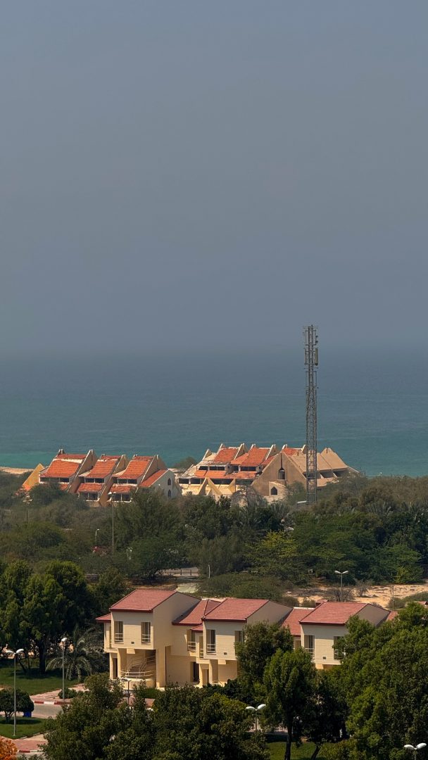 رهن کامل آپارتمان ۱۴۰ متری دوخواب در دهکده ساحلی با دید دریا