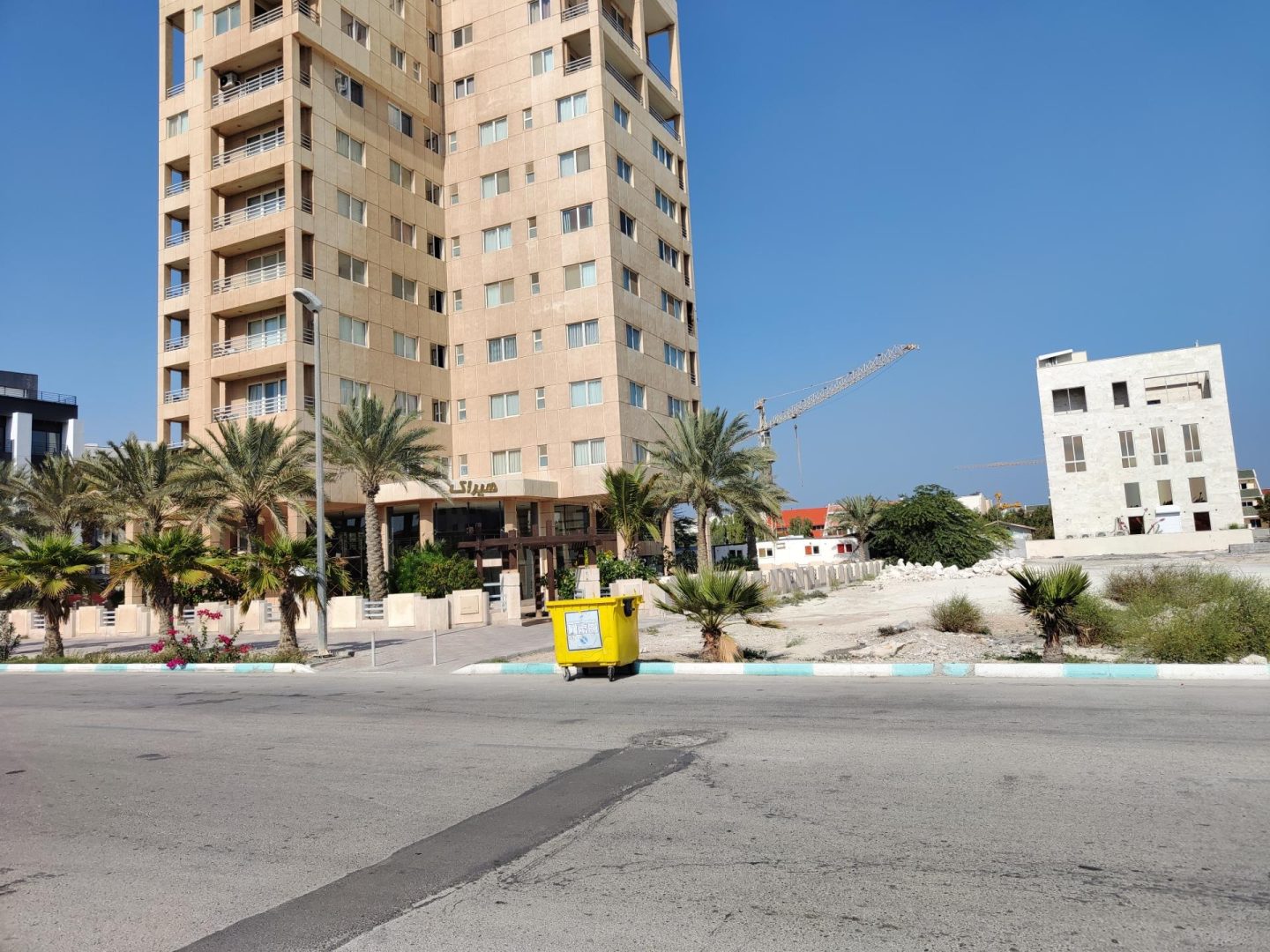 فروش آپارتمان ۶۰ متری در برج هیراک کیش | تراس اختصاصی ۴۰ متری | فایل اختصاصی