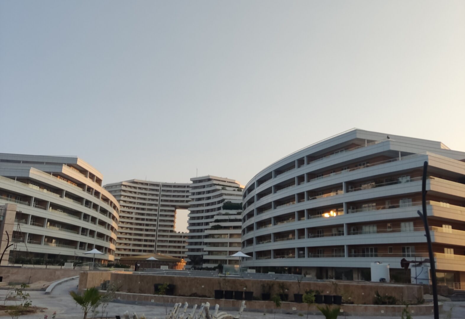 فروش برج کرانه سه خواب فول فرنیش جزیره کیش