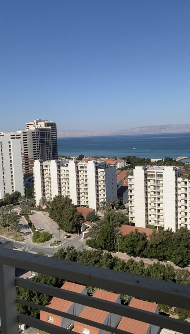 فروش ۱۷۰متر سه خواب/طبقات بالا/برج دامون ۲