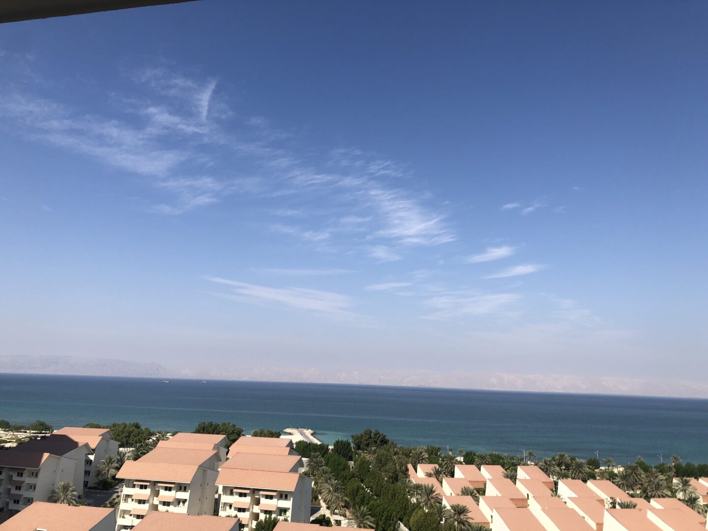 فروش ۱خواب ۷۶متری برج دامون کیش ایر کیش /دیددریا