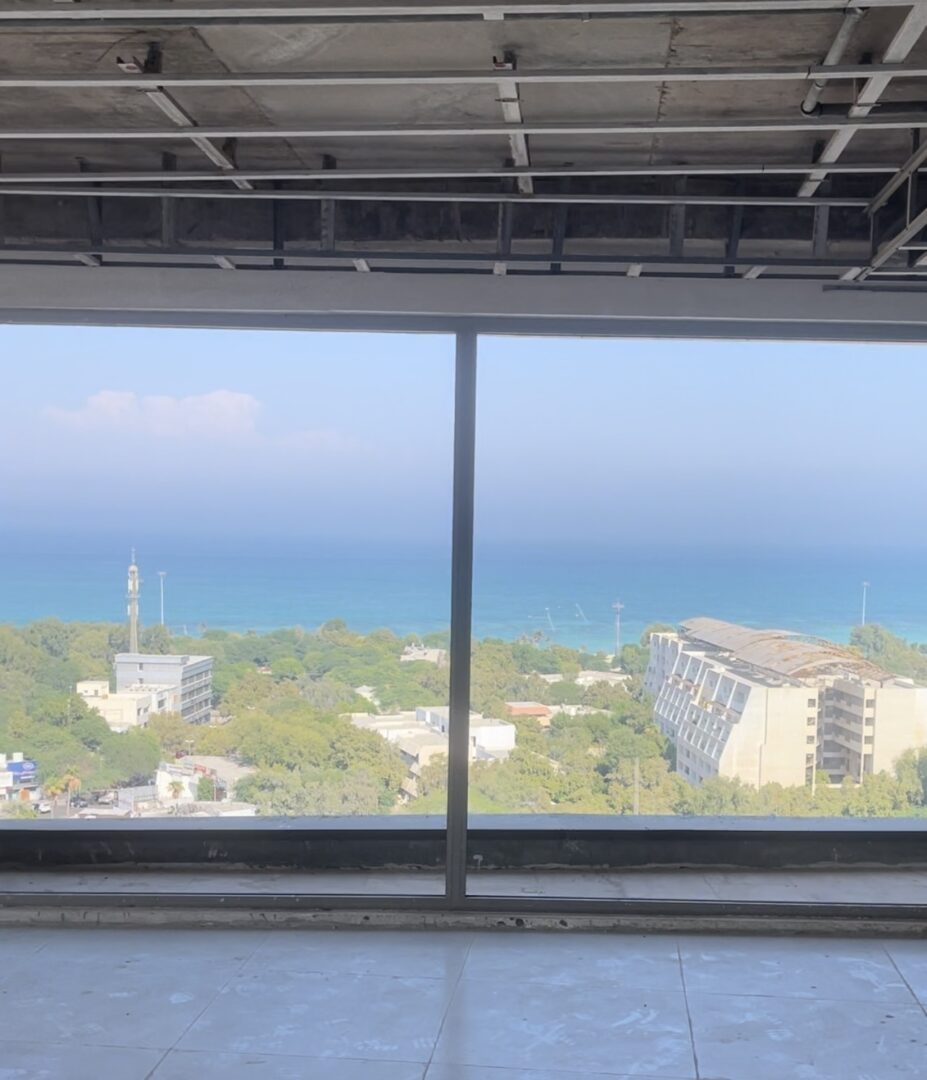 فروش یا تهاتر ۳ خواب مرکز شهر دید دریا برج یاران کیش