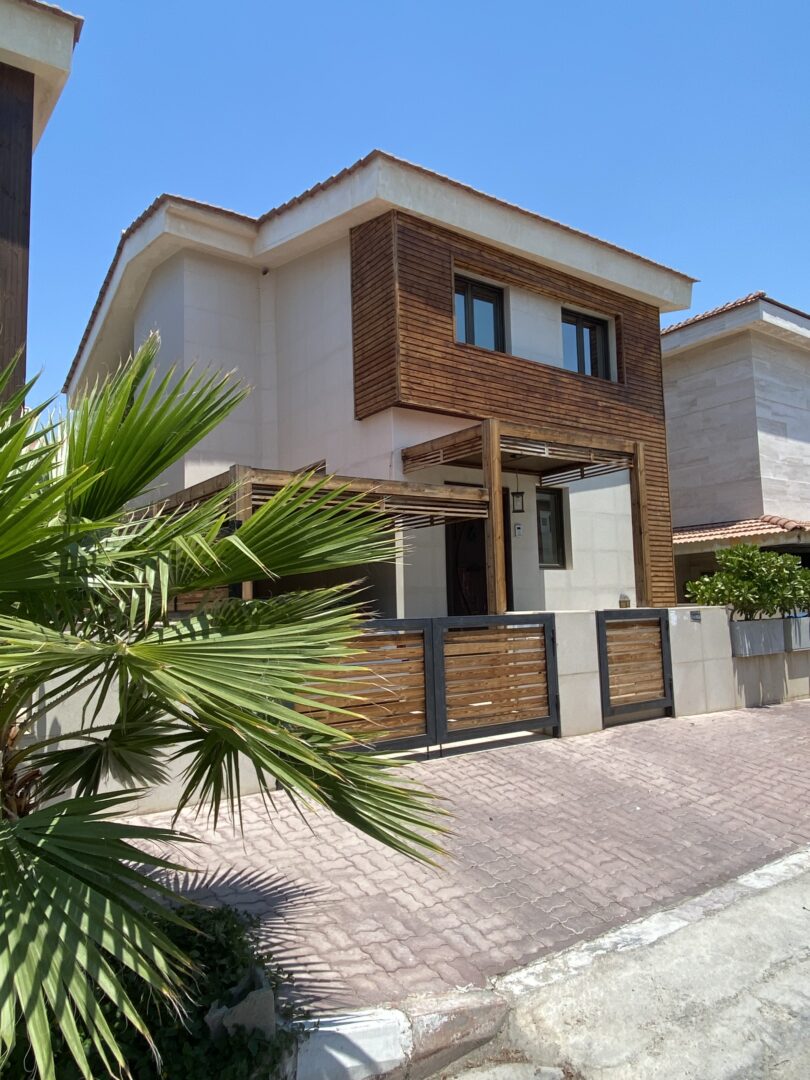 فروش 200 متر ویلایی f2