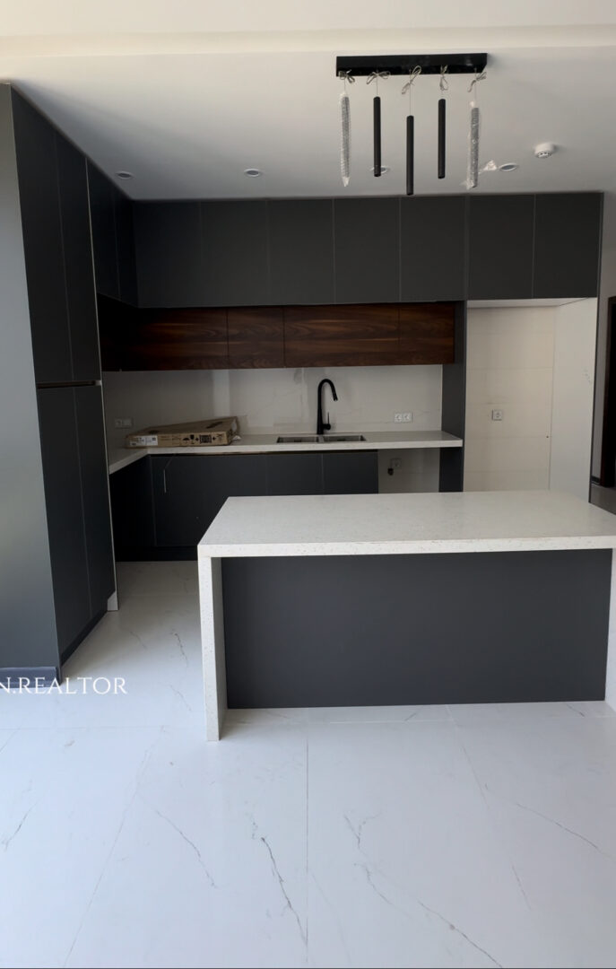 93 متر دو خوابه فاز ۷ صدف کلید نخورده