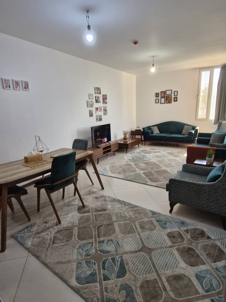 🏡 فروش آپارتمان ۸۴ متری دوخوابه در خانه‌گستر – لاین اصلی – کیش