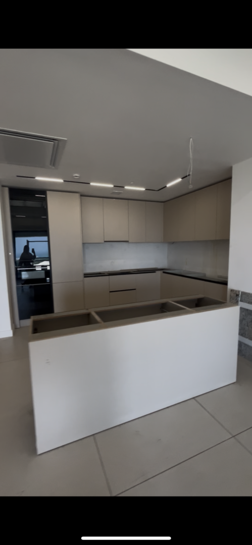 واحد آپارتمان۱۵۰ متر/ ویو آزاد/متریال عالی/فول مشاعات هتلینگ/۳خواب/صدف ۷ کیش